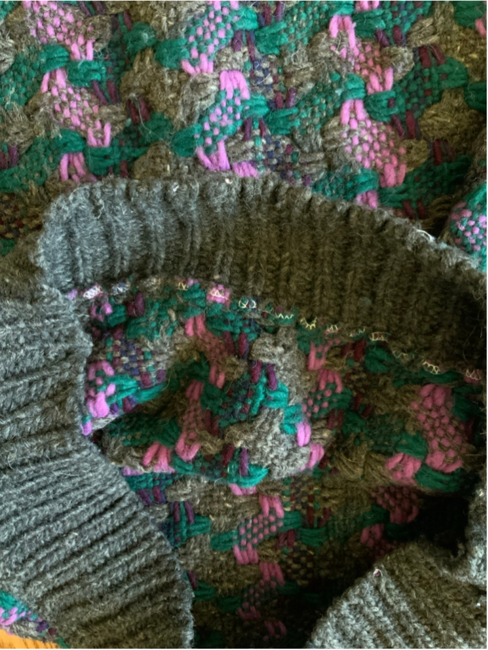 • Vintage 1980s Hand Knit Pure Wool Geometric Sweater | Thick Cozycore Retro - Picture 7 of 10